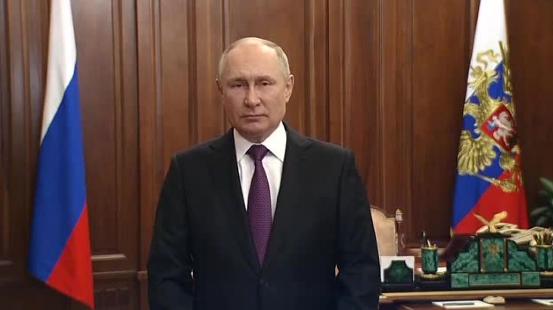 ⁣Путин поздравил россиян с Днем защитника Отечества