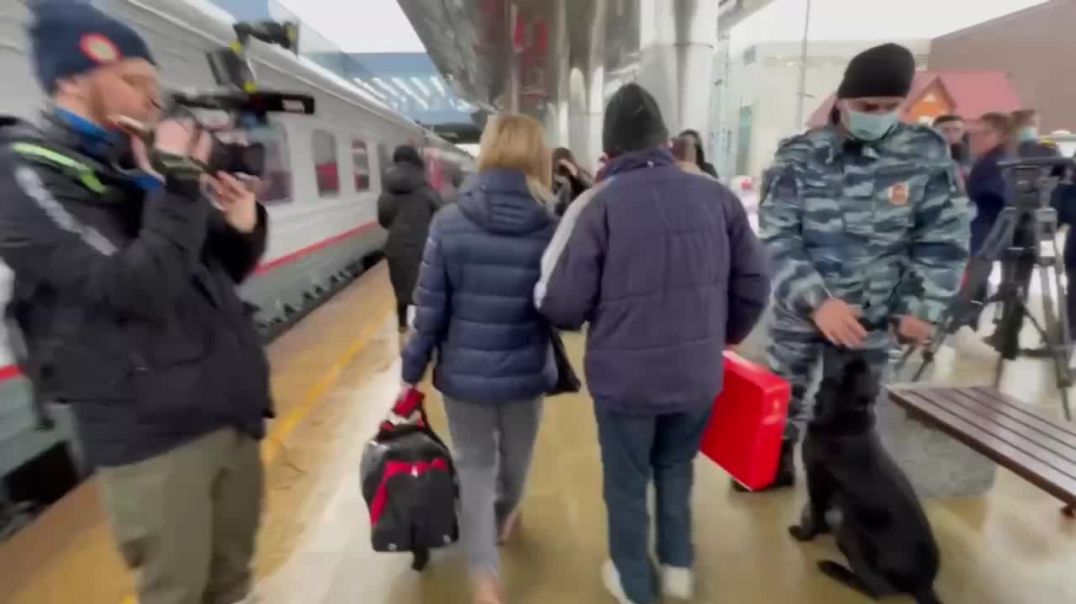 В Подмосковье прибыл первый поезд с 911 беженцами из Донецка