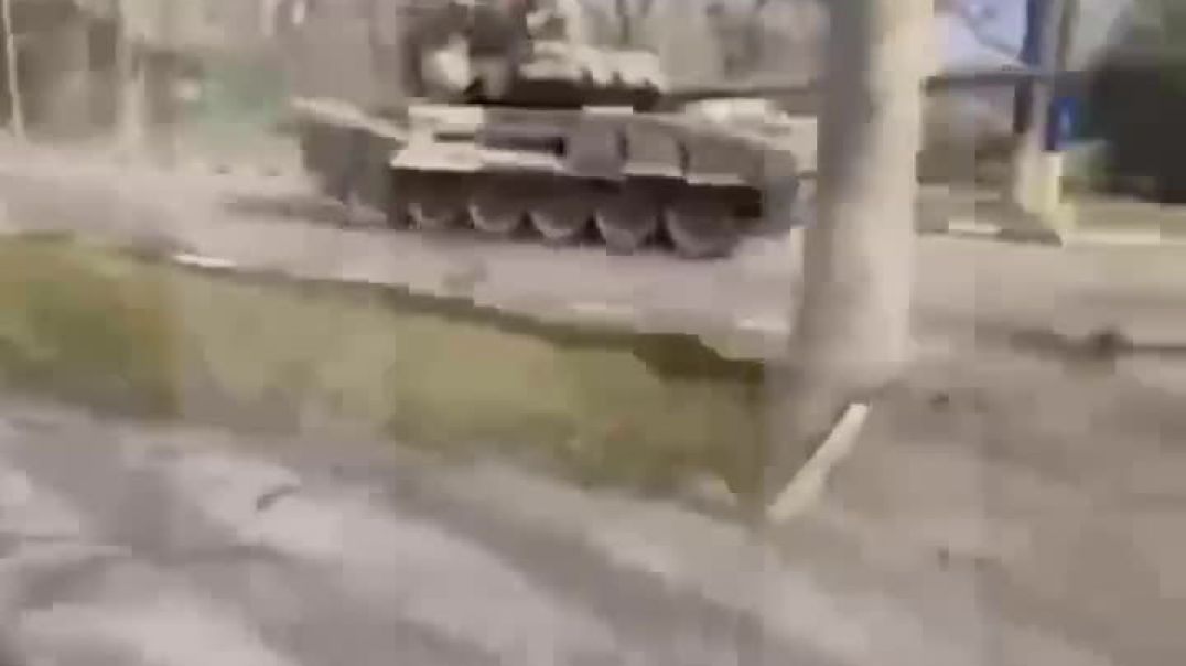 В Херсоне едут танки с меткой Z