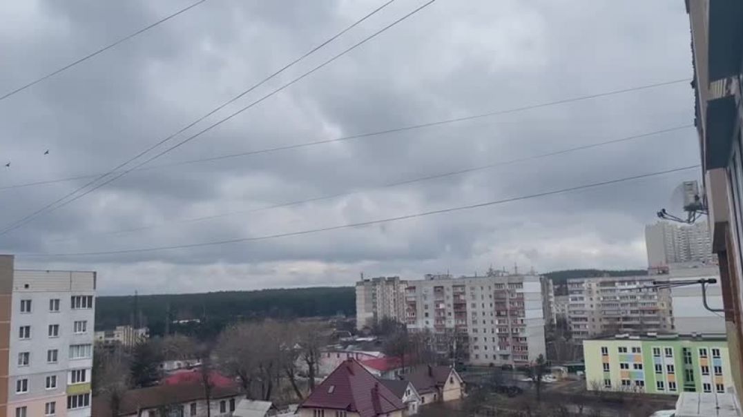 Военный самолет в пригороде Киева