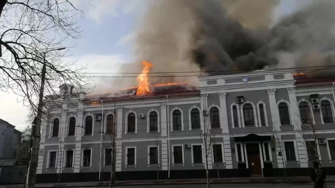 Горит здание СБУ в Чернигове