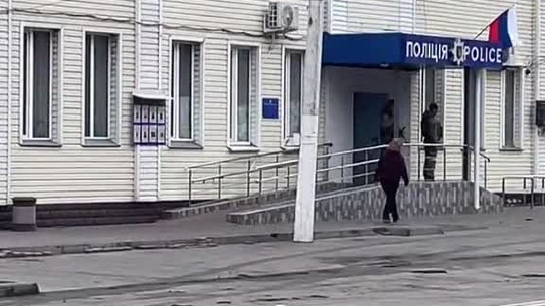 Российский флаг развивается над отделом полиции в Мелитополе
