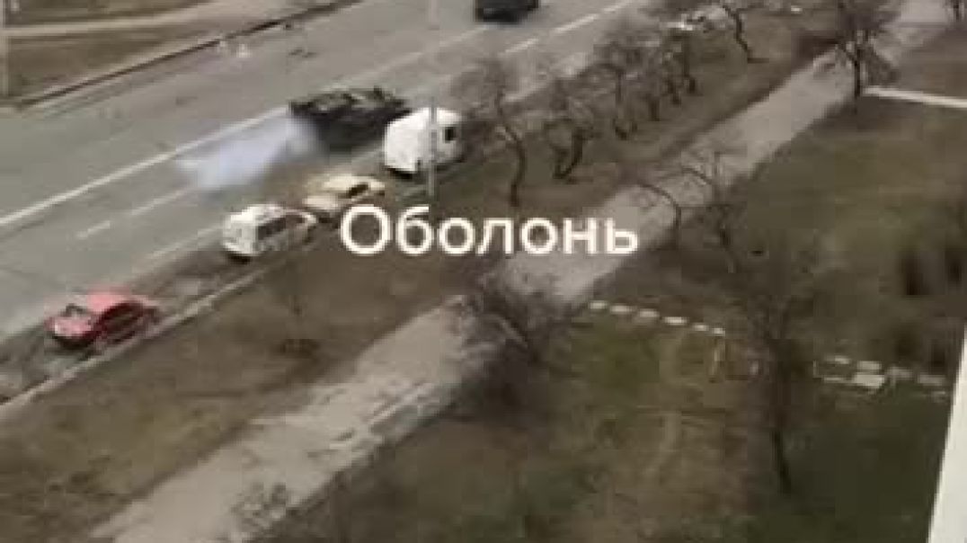 В Киеве не поделили дорогу автомобиль сил гражданской обороны и БМП ВСУ