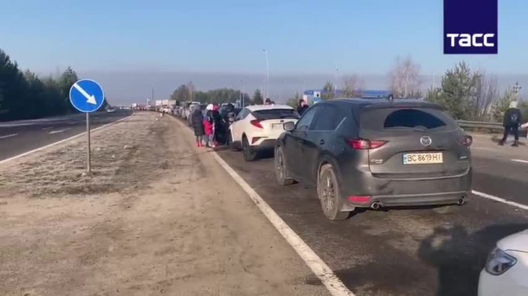 На границе Львовской области и Польши наблюдают большие очереди из автомобилей