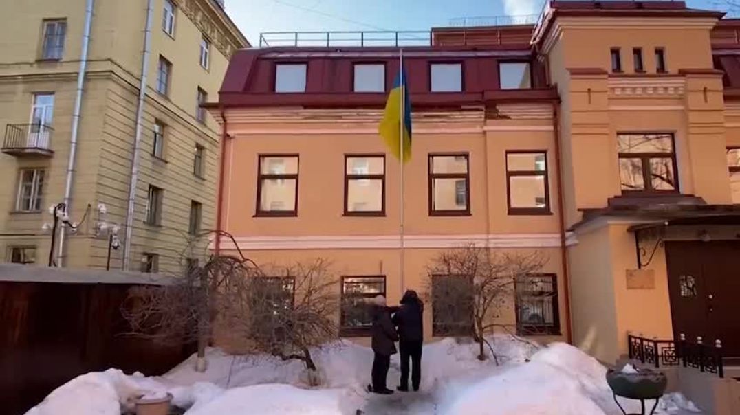 В Санкт-Петербурге сняли табличку и флаг у генерального консульства Украины