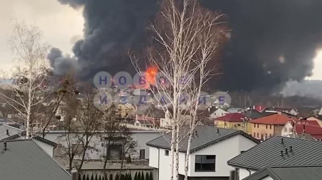 Большой столб дыма в районе поселка Чайки Киевской области