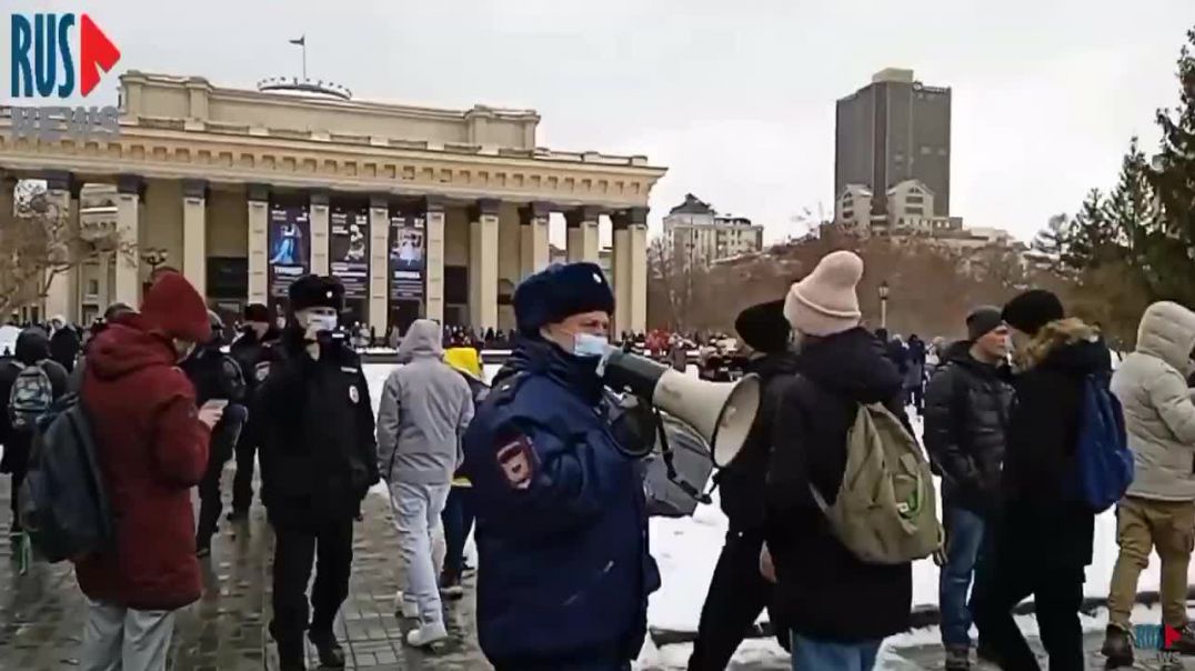 ⁣Митинг на площади Ленина в Новосибирске 06.03.2022