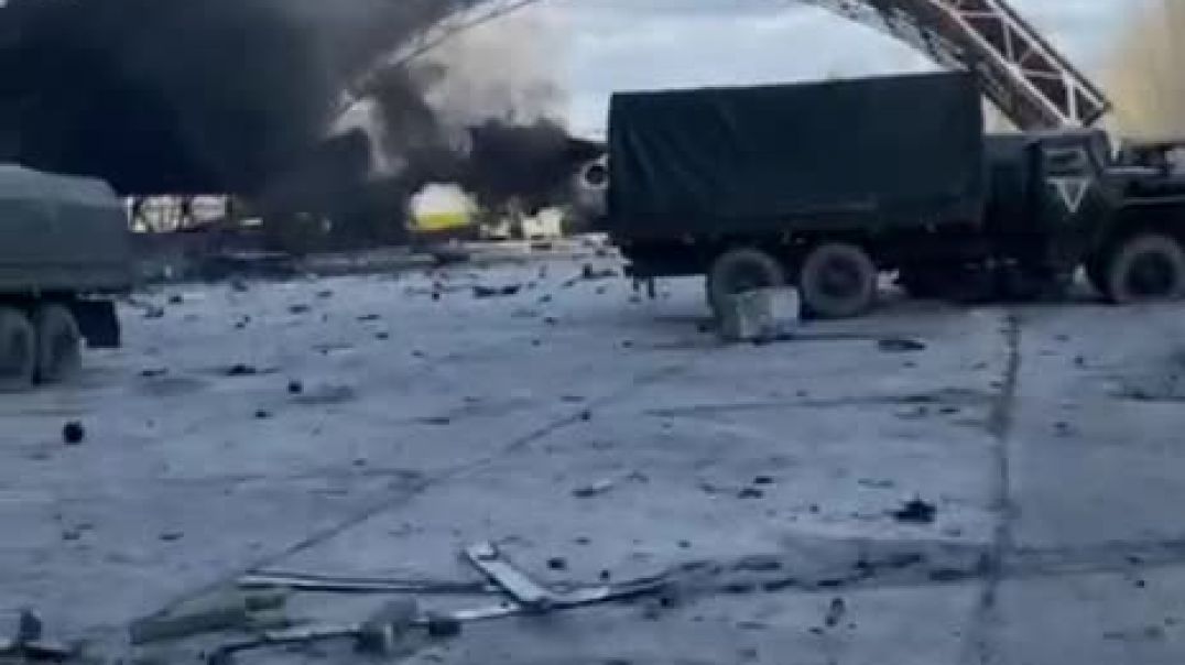 Разбитая техника в аэропорту Гостомеля под Киевом