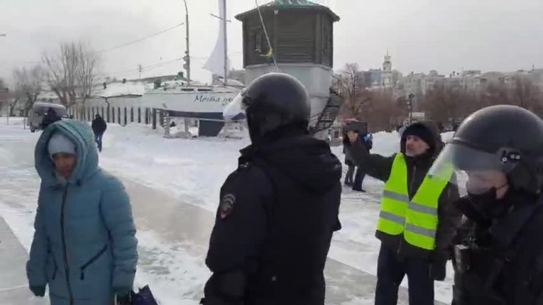 Полиция разгоняет протестующих в Екатеринбурге
