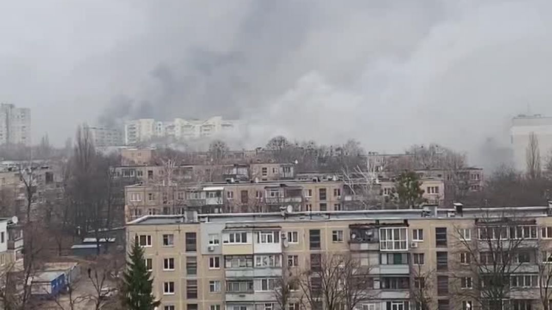 Дым после ударов в Салтовке, Харьков