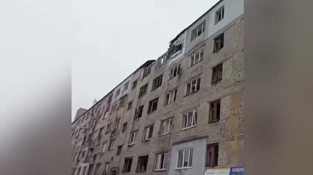 В Харькове снаряд попал в жилой дом