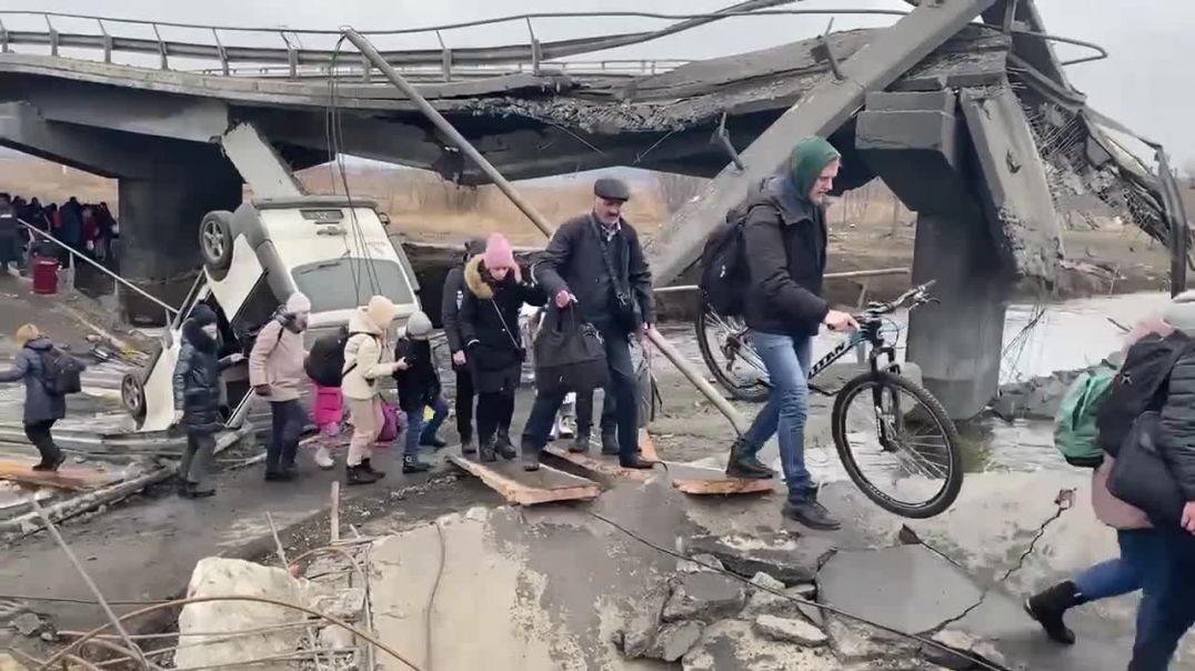 Эвакуация мирного населения из Ирпеня в Киевской области