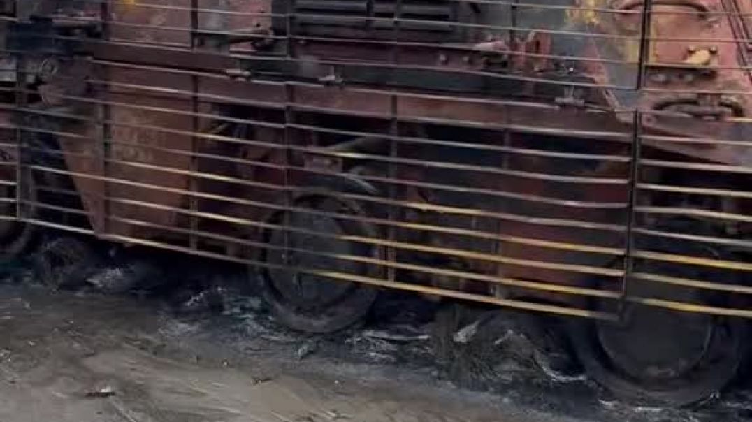 Разбитый танк ВСУ в Мариуполе
