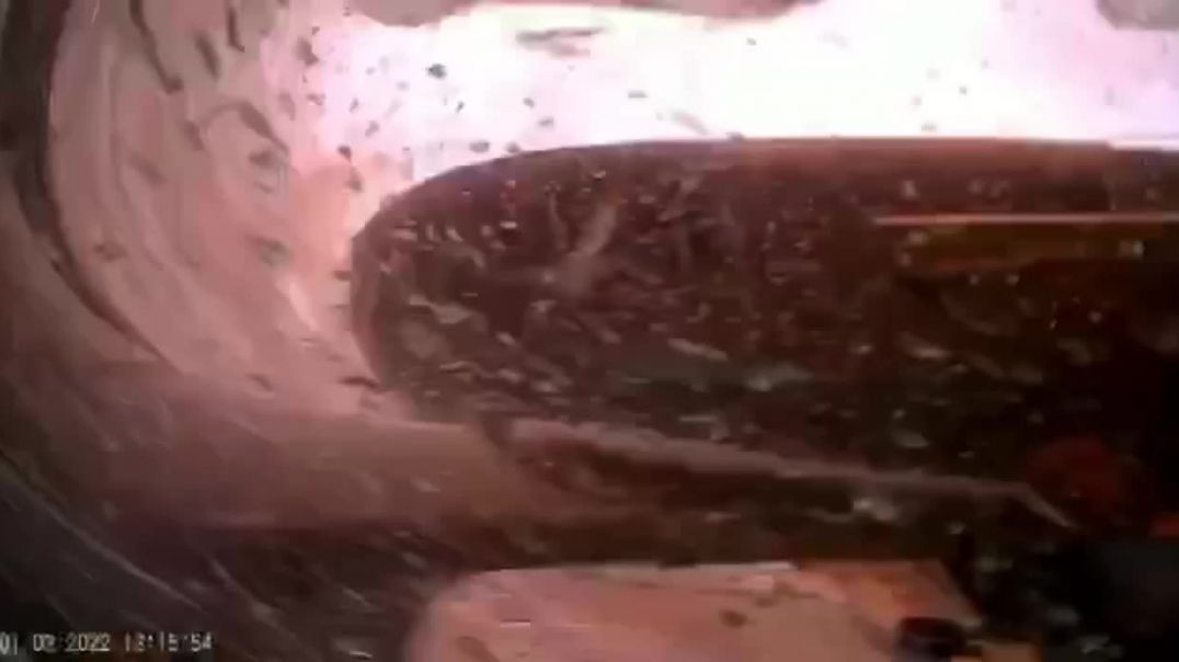 Прилет снаряда попал на видеорегистратор автомобиля в Харькове