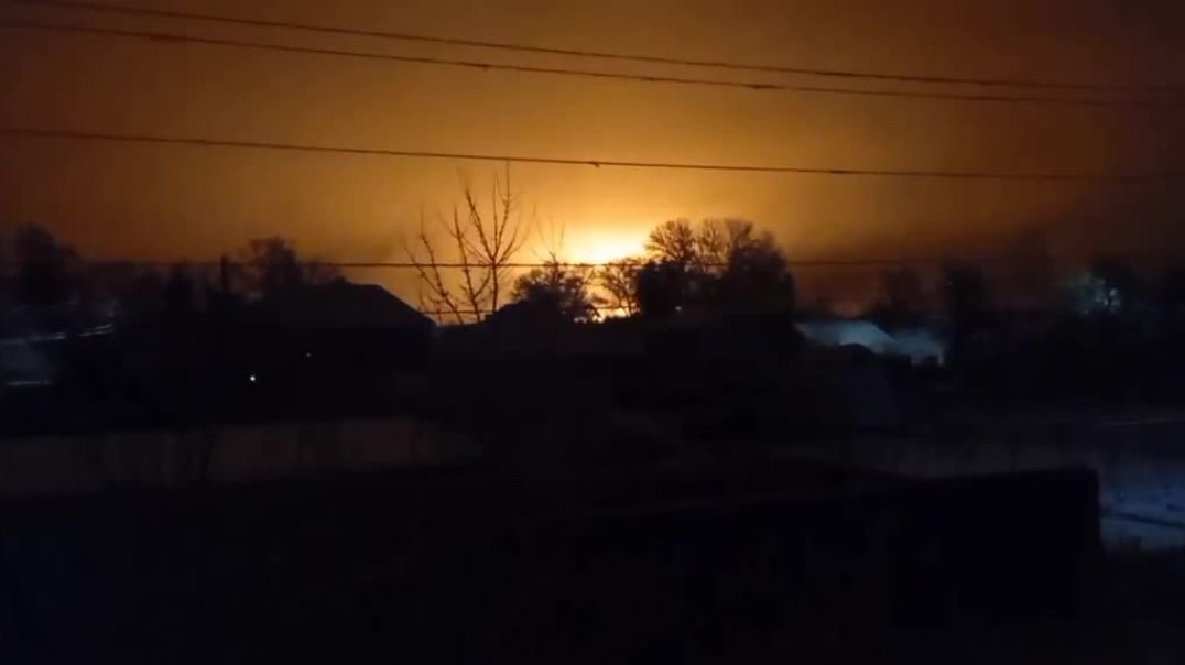 Вспышки взрывов в Луганской области