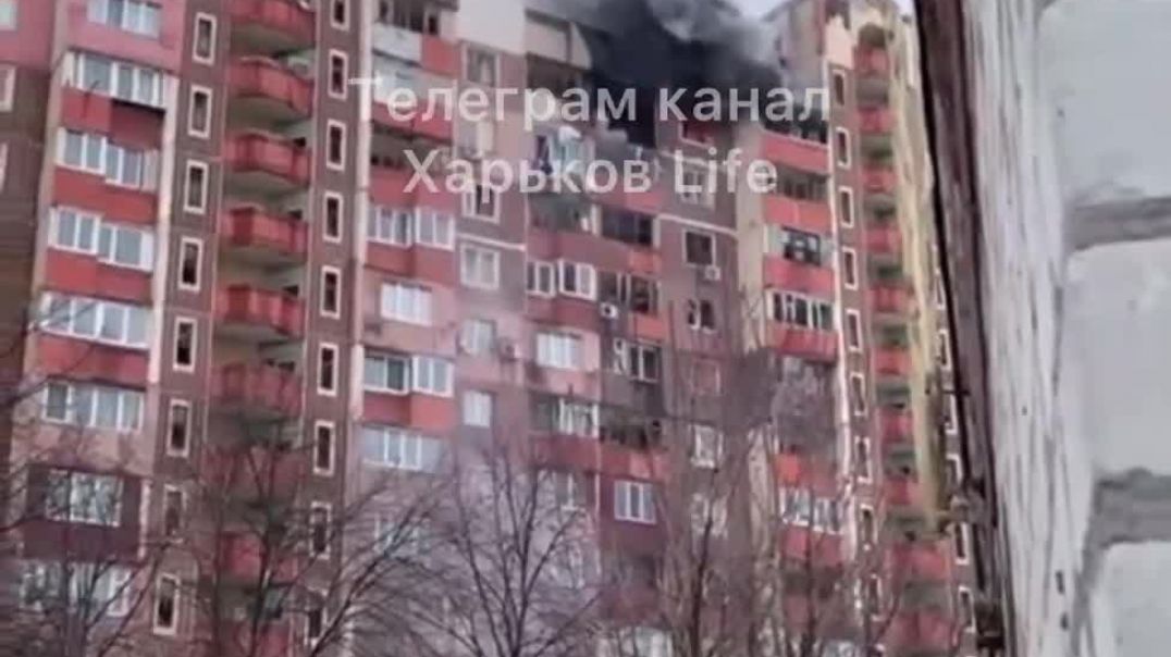 В Харькове горит квартира в многоэтажном доме