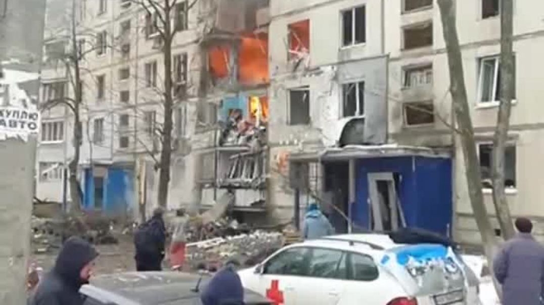 Попадание снаряда в жилой дом в Харькове
