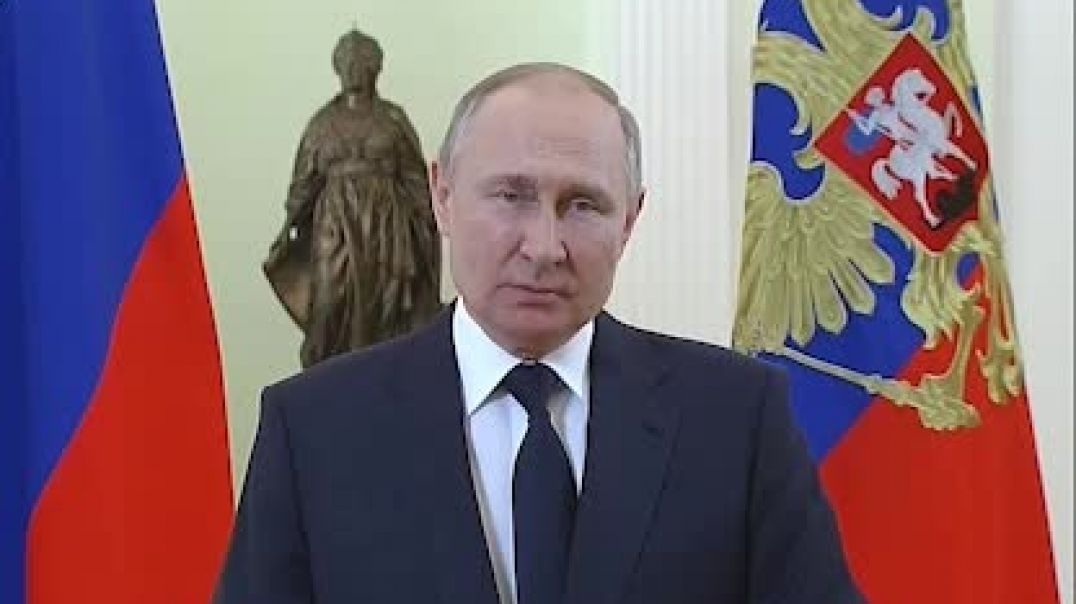 Путин поздравил женщин с 8 марта