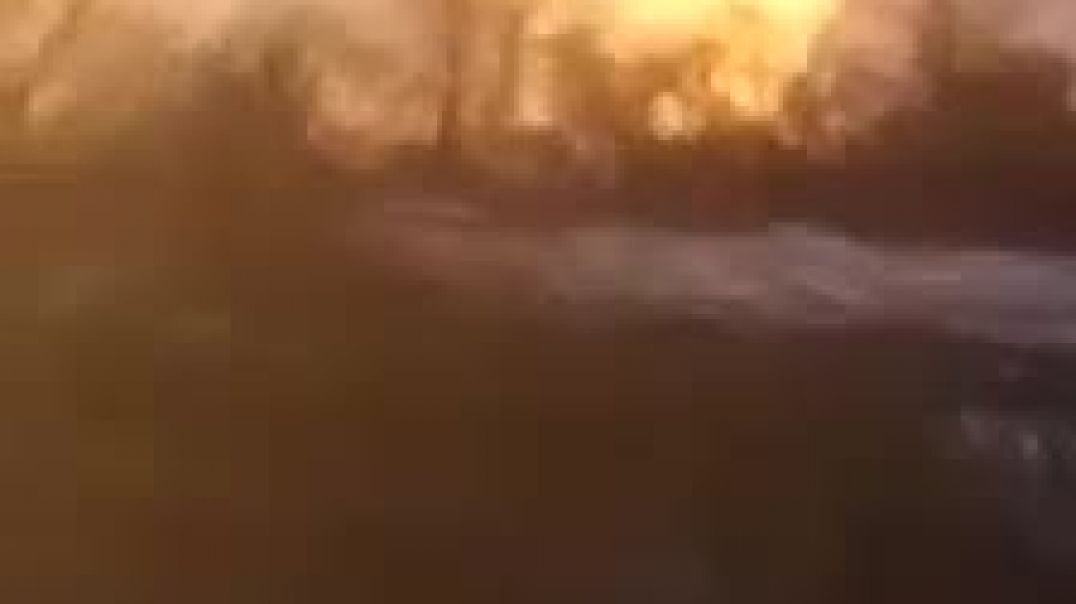 ⁣Возле Светлодарска - города Донецкой области, горит газопровод высокого давления