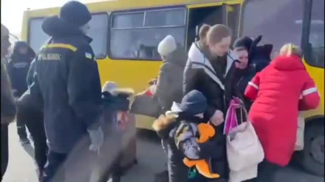 Эвакуация мирных жителей из Бучи Киевской области