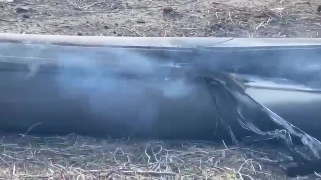 На огород жителя Украины, рядом с домом упали горящие обломки ракеты