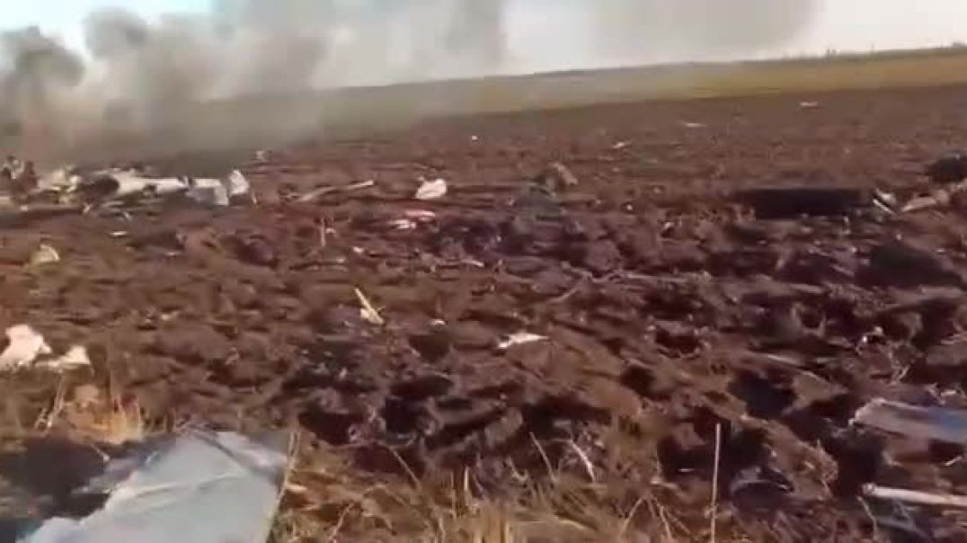 Сгоревший вертолет на окраинах города Скадовск Херсонской области
