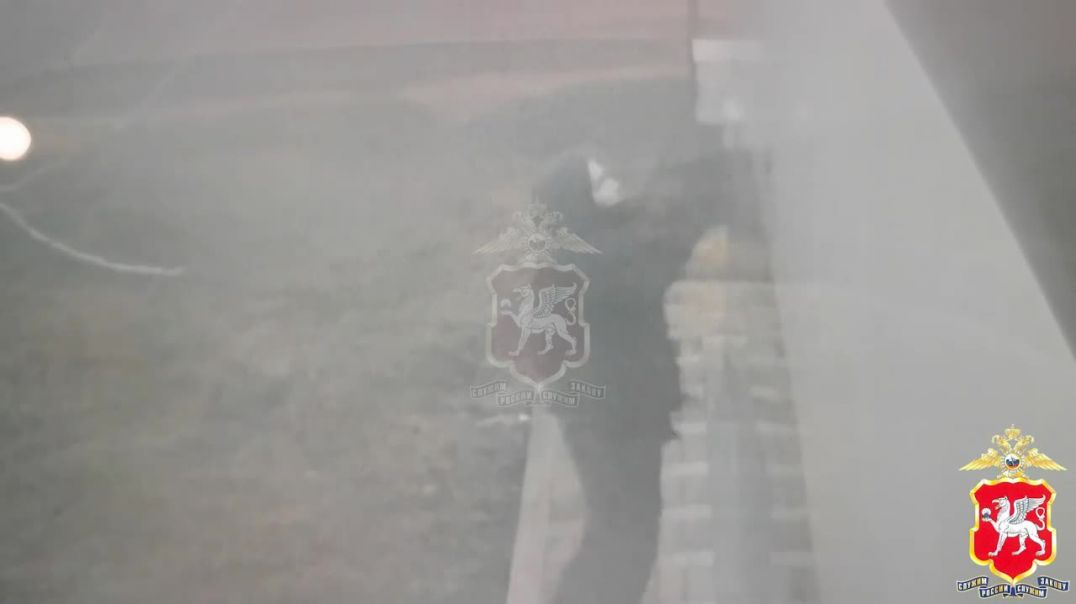 В Феодосии полицейские поймали ранее судимого парня, который разрисовывал стены домов антироссийскими лозунгами