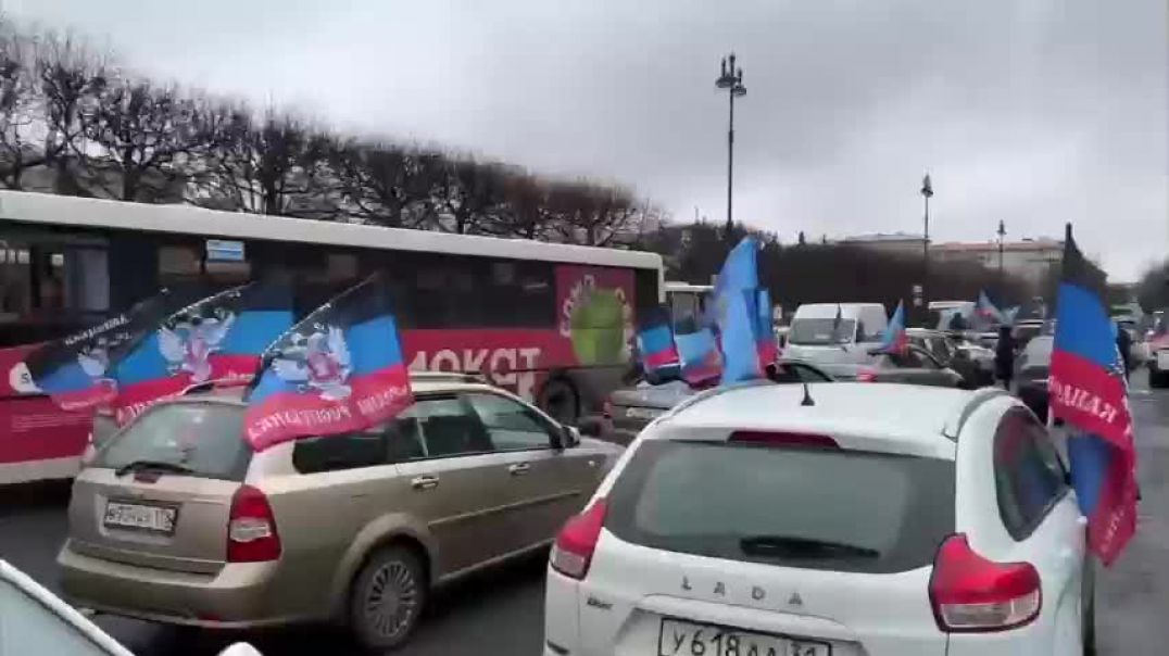 ⁣По всей России проходят массовые автопробеги с флагами РФ в поддержку военной спецоперации на Украине 12.03.2022