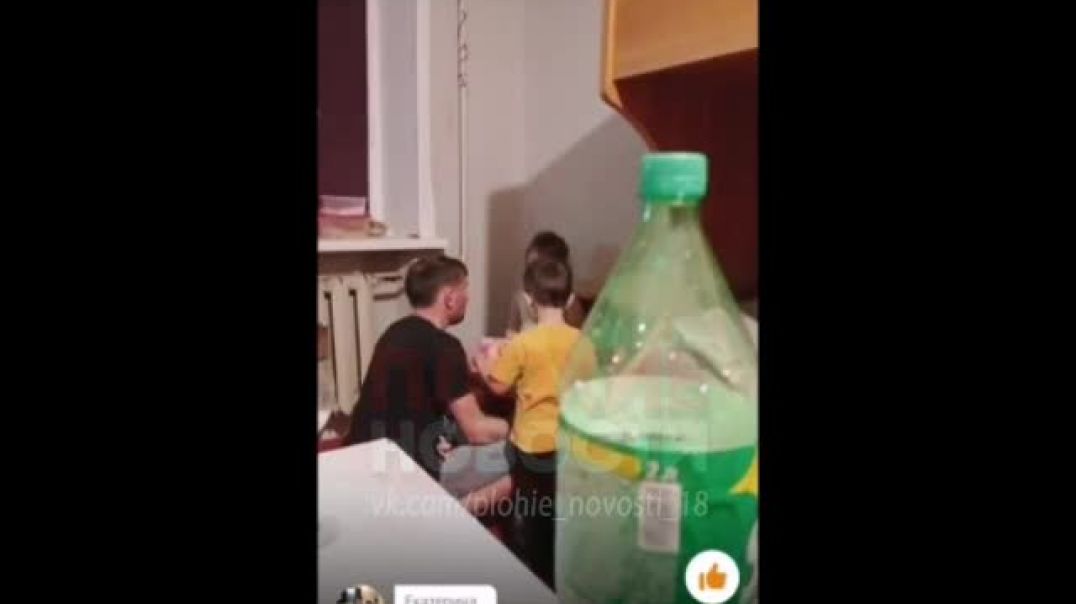 Стримерша из Волгограда которая ведёт в сети трансляции, где распивает спиртное и наказывает малолетних детей