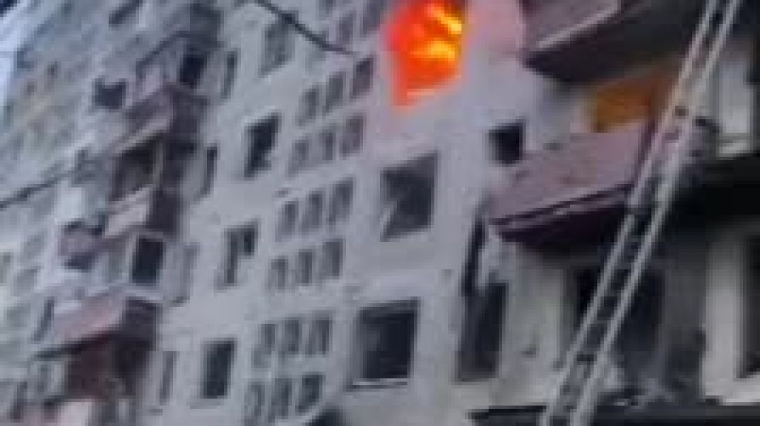 В Оболонском районе Киева горит девятиэтажка после обстрелов