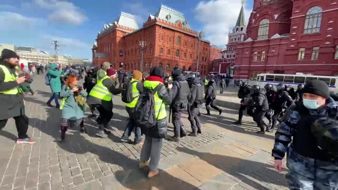 На Манежной площади в Москве произошли задержания