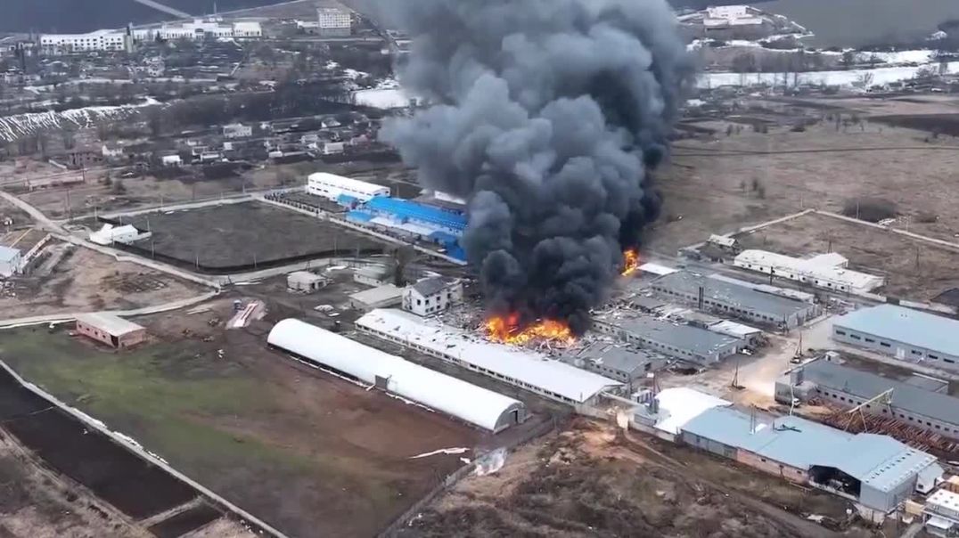 В поселке Дергачи под Харьковом произошел пожар на фабрике дверей Папа Карло