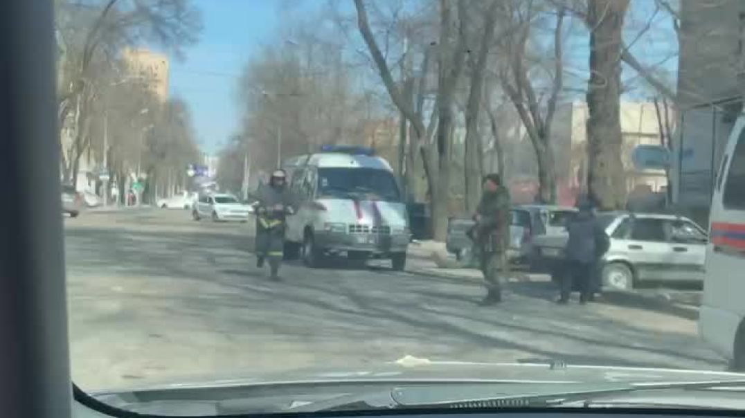 Центр Донецка обстрелян. Где-то дымит сбитая ракета Точка-У, где-то, лежат трупы или раненые