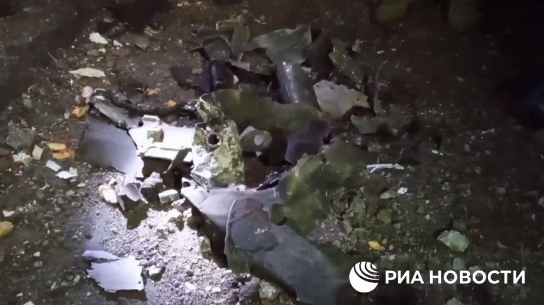 Обломки и разрушения после падения украинской ракеты Точка-У в Макеевке