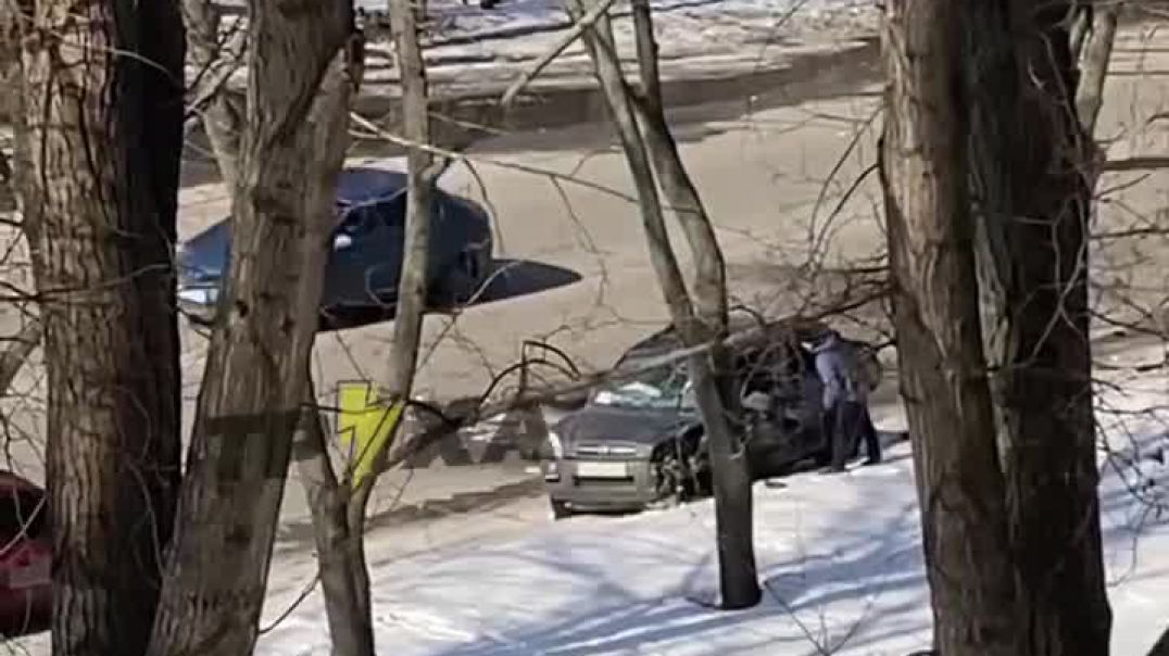 Кусок снаряда попал в машину в Харькове