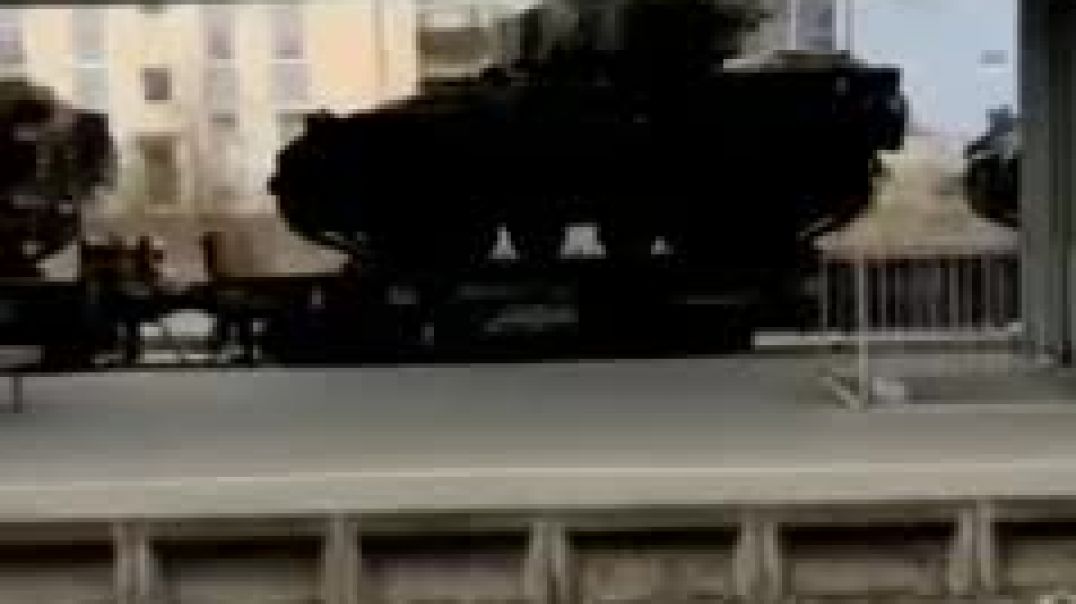 Через Германию в сторону Украины едут огромные эшелоны с танками и прочей техникой