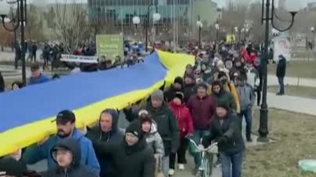 ⁣В Бердянске и Скадовске прошли митинги
