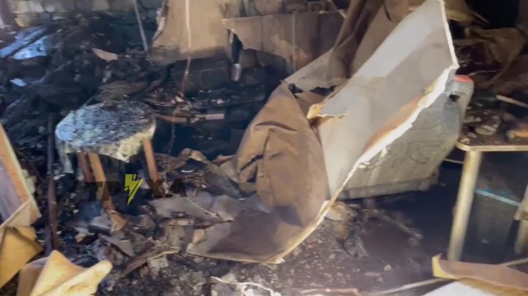 ⁣Житель Харькова показывает свой разрушенный дом 16.03.2022