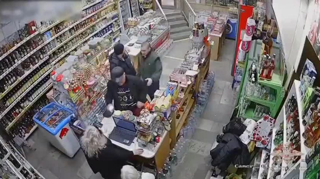 ⁣В Севастополе задержали мужчину, устроившего драку в магазине 16.03.2022