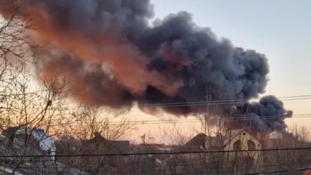 В Киеве пожар рядом с частным сектором