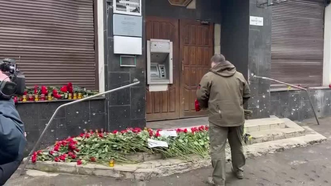 Пушилин возложил цветы к месту падения обломков ракеты в Донецке