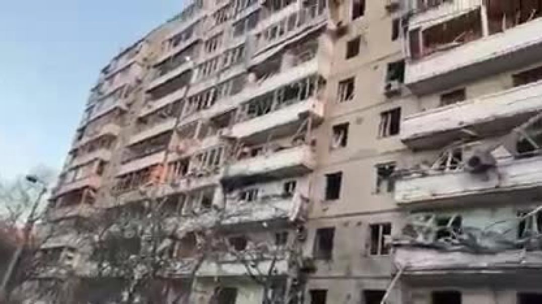 Разрушенная многоэтажка в Киеве