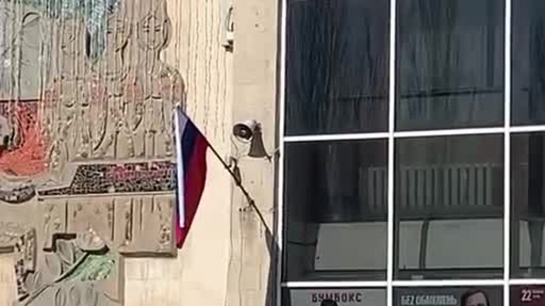 По Мелитополю развесили российские флаги вместо украинских