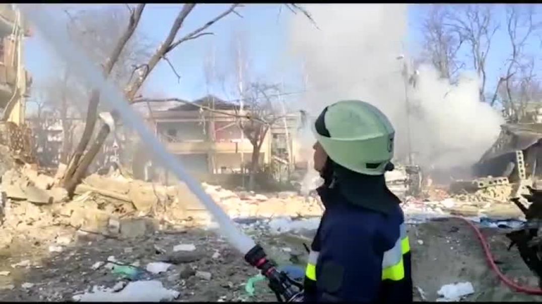 В Киеве начался пожар из за горящих обломков сбитой ракеты