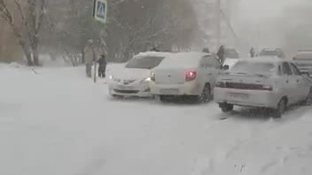 В Златоусте Челябинской области аномальные снегопады