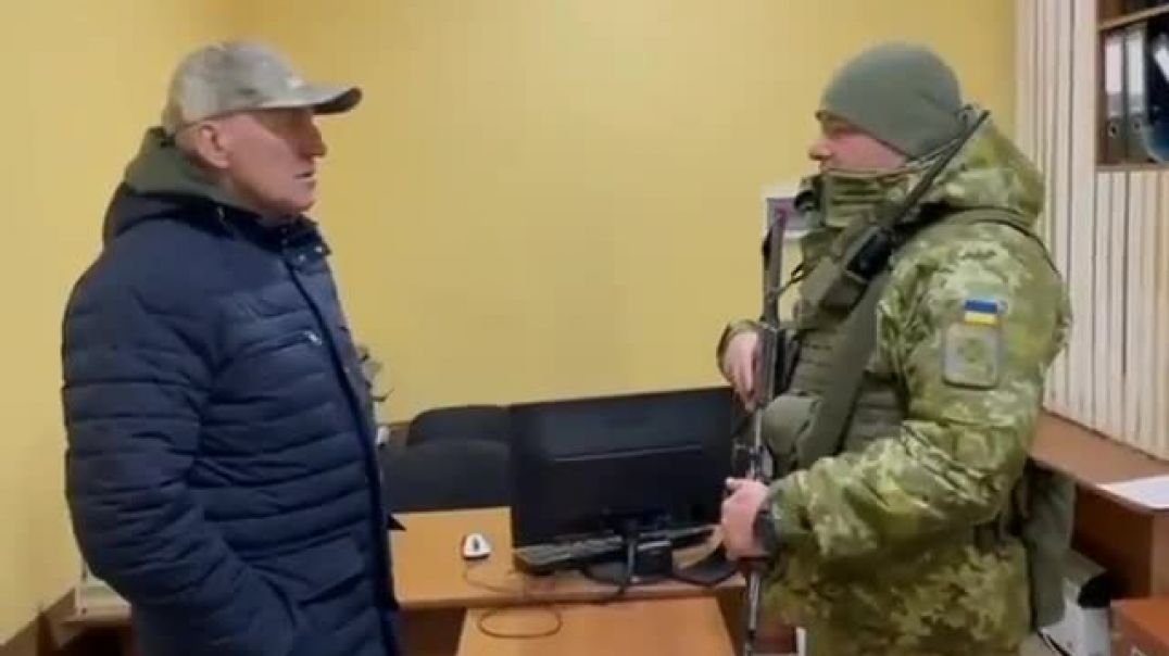 ⁣Украинский военный выгоняет белорусского посла и передает ему 30 сребреников 19.03.2022
