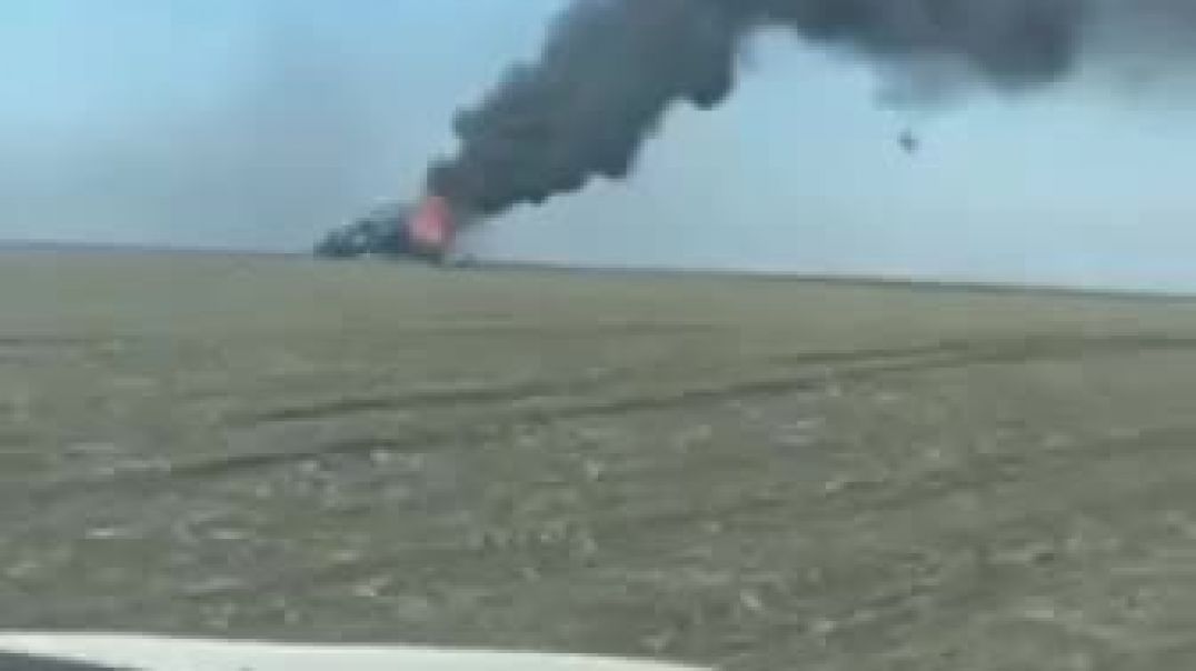⁣Сбитый в районе Краматорска, предположительно, украинский истребитель Су-27