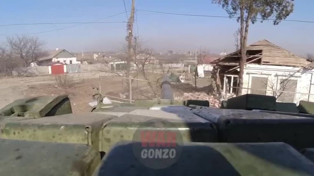 ⁣Работа танкистов батальона Сомали ВС ДНР в частном секторе Мариуполя