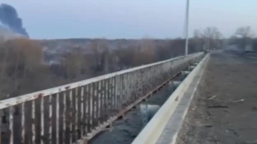 ⁣Взорванный мост в Чернигове через Десну