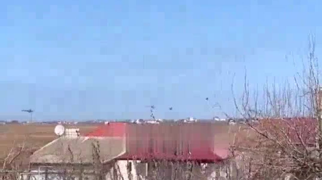 Множество вертолетов ВС РФ кружится в районе Бердянска